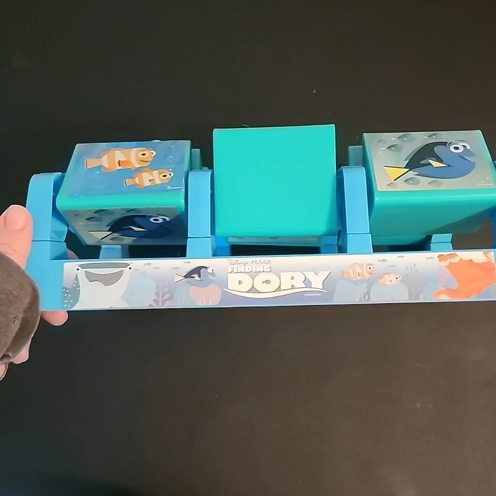Disney Finding Nemo Tic-Tac-Toe Game - Blue and Orange Missing Pieces